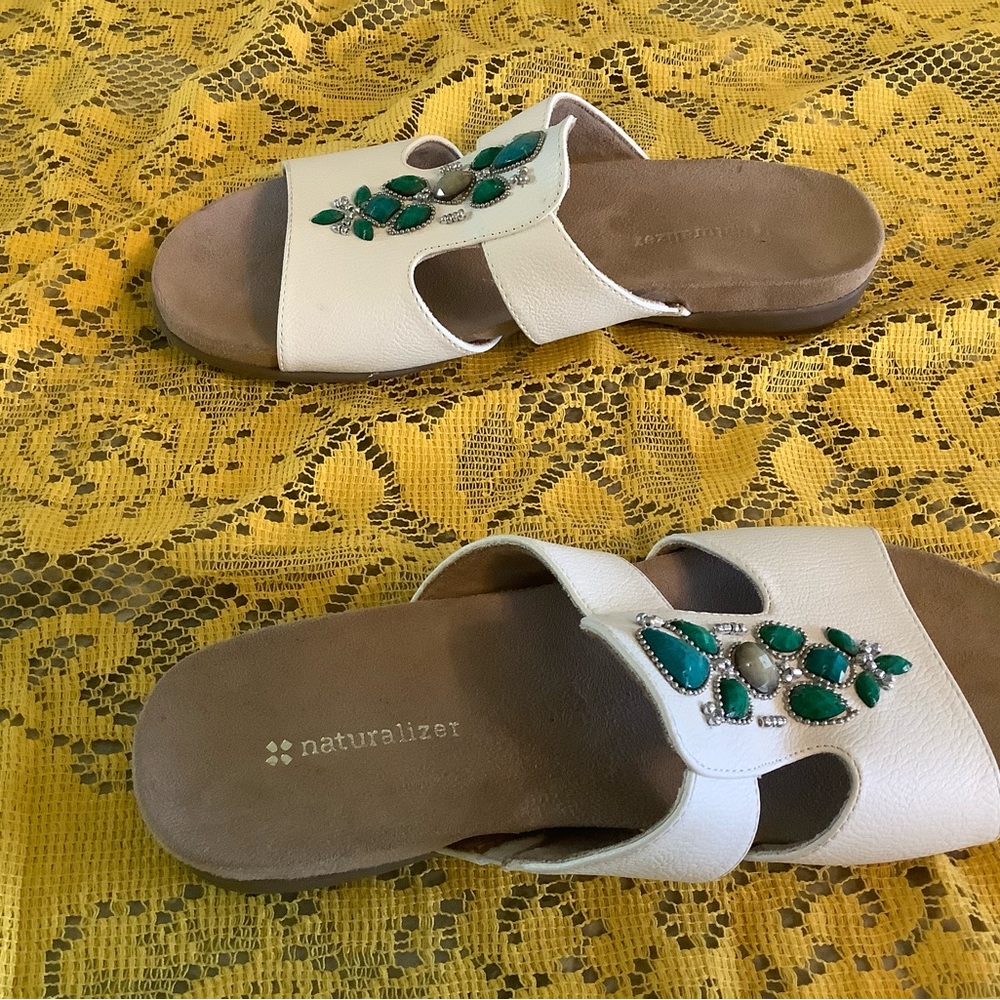 Naturalized white sandals size 9M - Picture 7 of 7